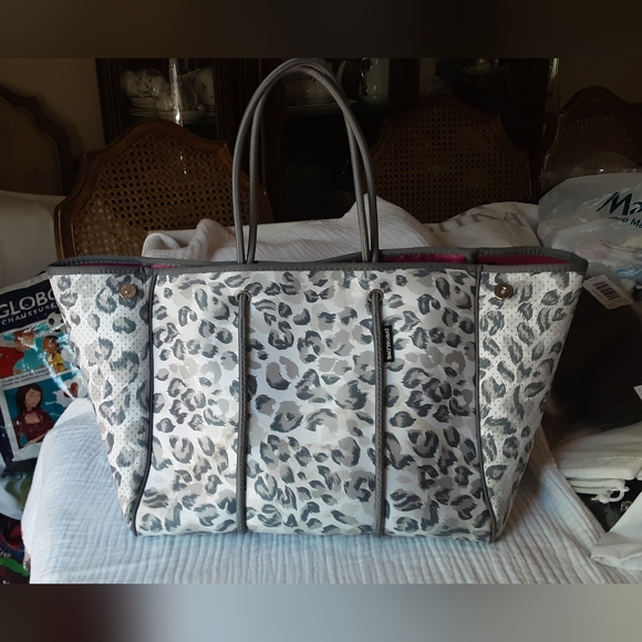 EUC Prenelove Extra Large Tote - Picture 4 of 13